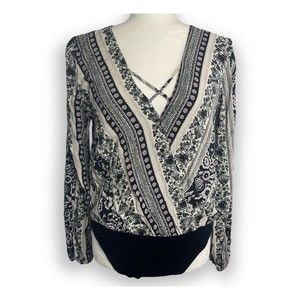 ABOUT A GIRL Floral Bodysuit Blouse Crossover Chest Long Sleeves V-Neck Size L